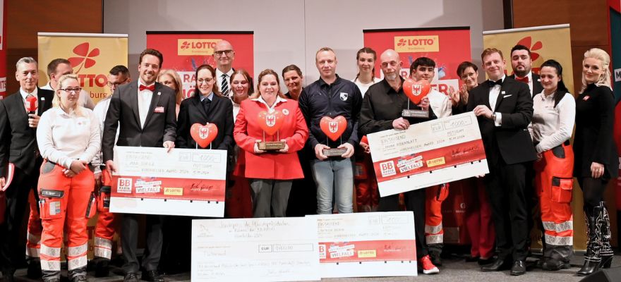 Finale mit allen Hörerhelden 2024 auf der Bühne zur Gala